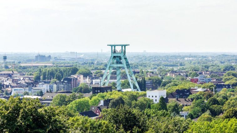 Blick auf das grüne Bochum mit seinem Förderturm