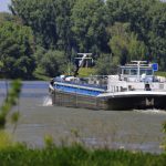 Frachtschiff auf dem Rhein